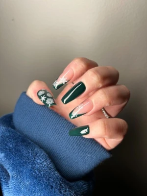 Abstract Evergreen Nails