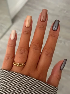 Black-to-Beige Gradient Nail