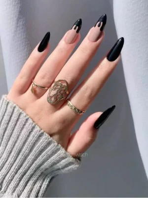 Dripping Black Chrome Art Nail