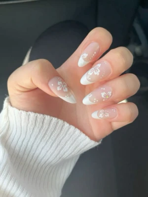 Floral Mani Nails