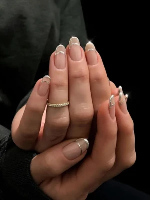 French Tip Outline Nail