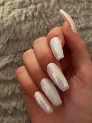 Glitter Accent Nail