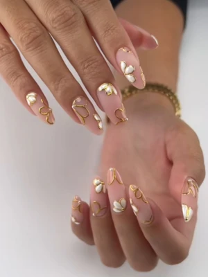 Gold Flower Accents Nail