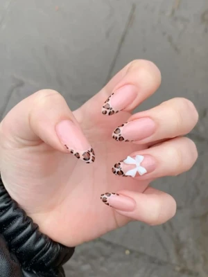 Leopard Accent Nails