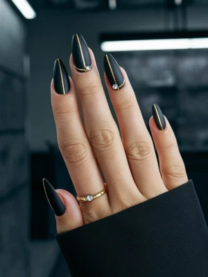  Minimalist Black Chrome Stripes Nail