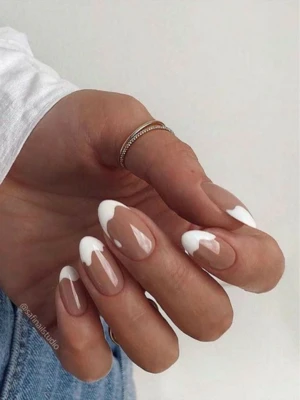 Neutral Wavy Nails