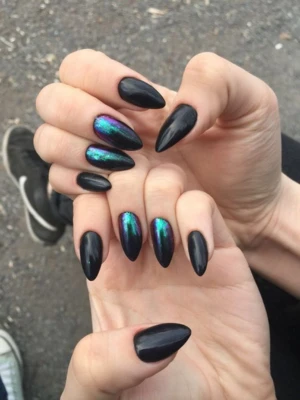 Peacock Black Chrome Vibe Nail