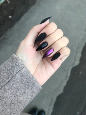 Purple-Tipped Black Chrome Nail