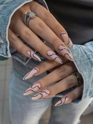 Simple Squiggly Nails