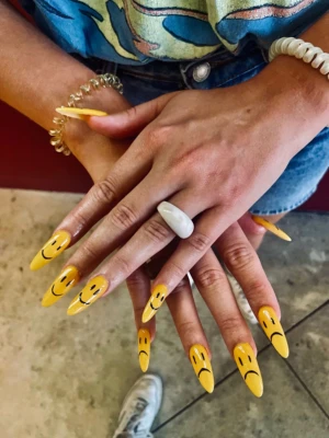 Sunny Smiley Nails