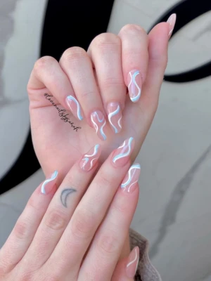 Swirl Accents Nail