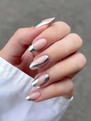 Swirl Design Nail