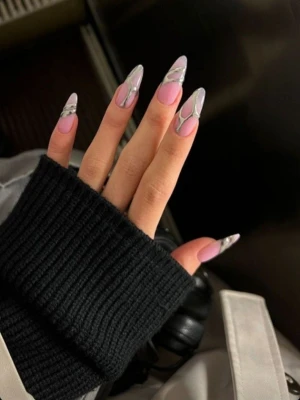 Swirl French Nail