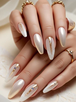 White & Gold Nail