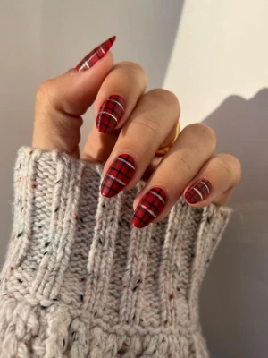 Winter Plaid Nails