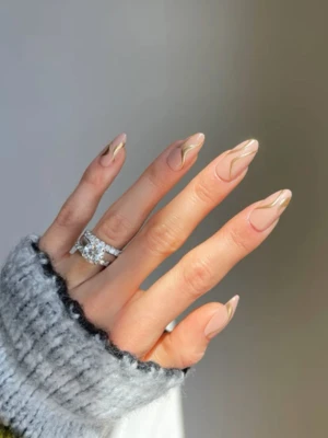 Beige Swirls Nail