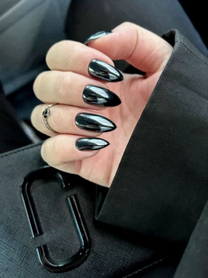 Black Chrome Nail