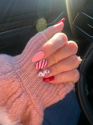 Candy Cane Accent Nail