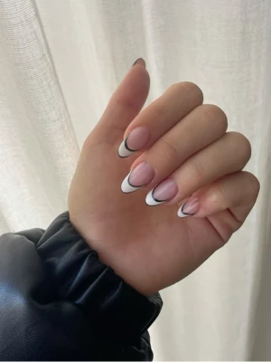 Outline French Nail