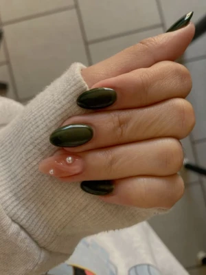 Pearl Accent Olive Nail