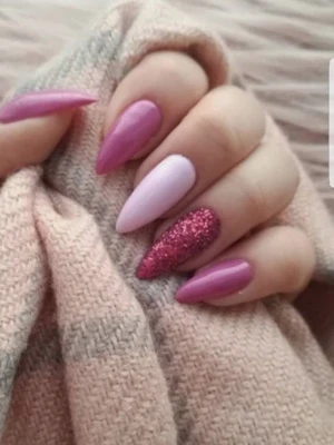 Pink & Burgundy Nail