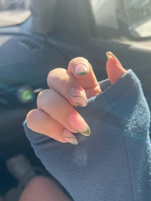 Side Swoops Nail