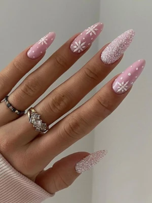 Snowflake Design Nail