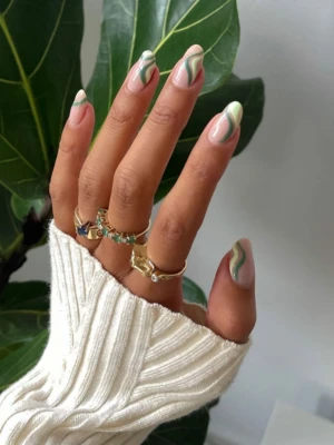 Swirl French Nail